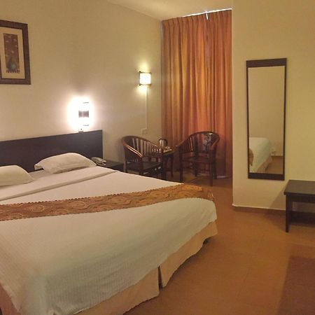 Pontian Garden Hotel Pontian Kecil Extérieur photo